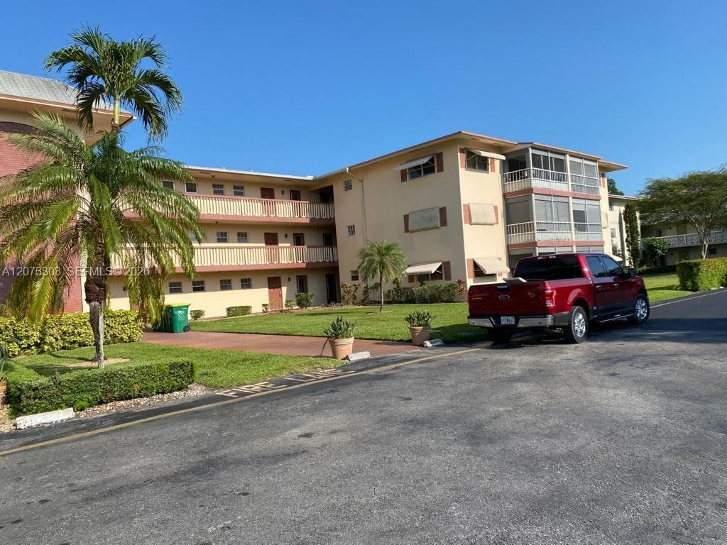 1001 Hillcrest Ct # 215, Hollywood, FL 33021 photo 3