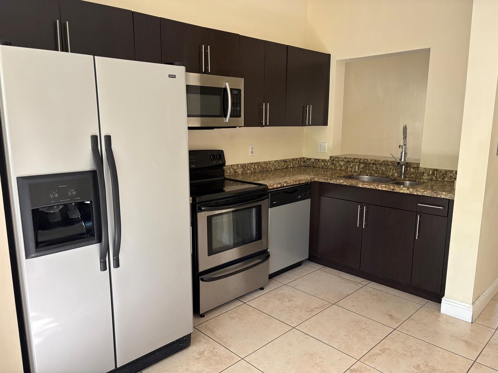 6235 SW 47TH Manor # 202, Davie, FL 33314 photo 2