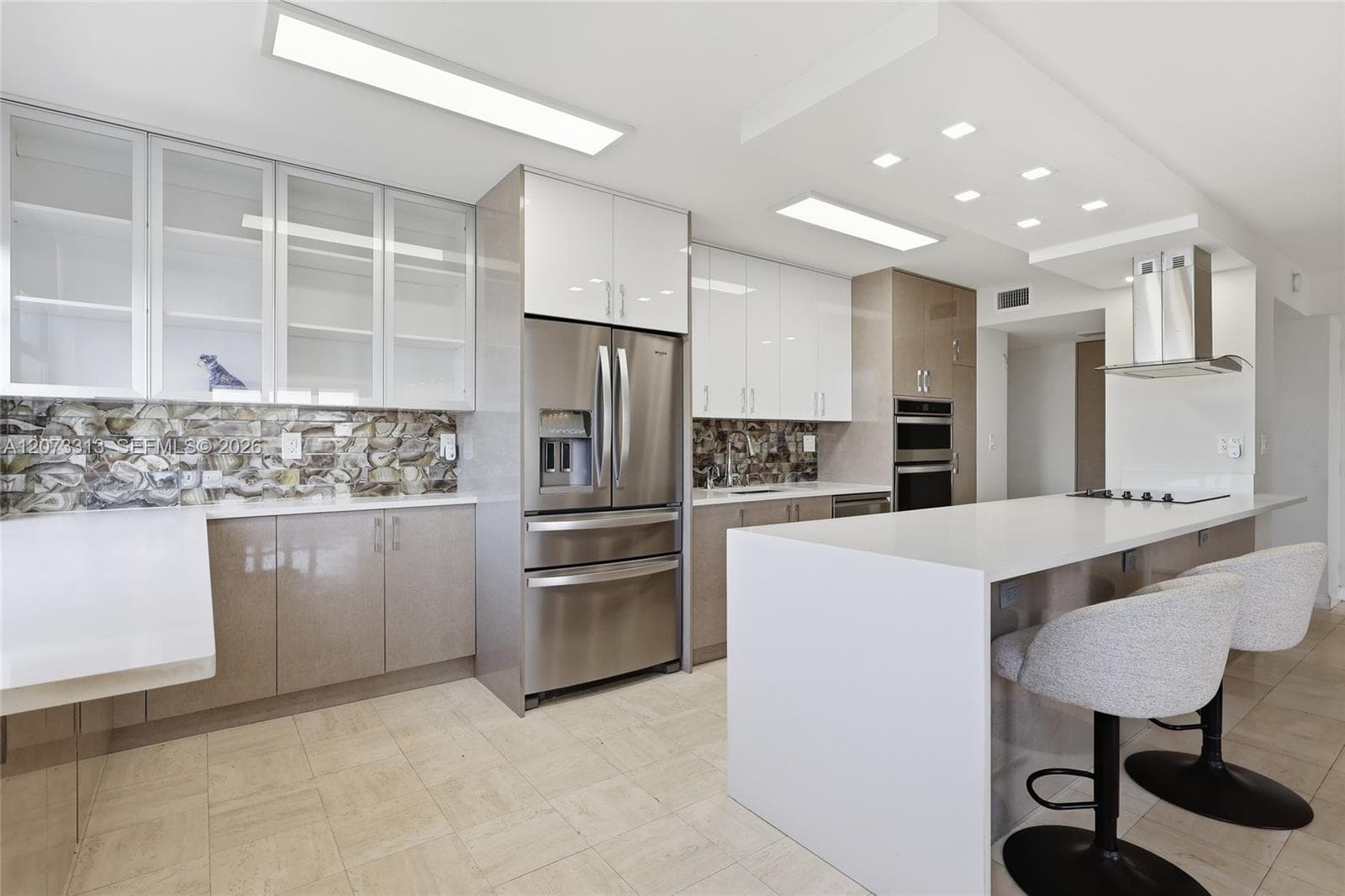 250 174th St # 2004, Sunny Isles Beach, FL 33160 photo 2