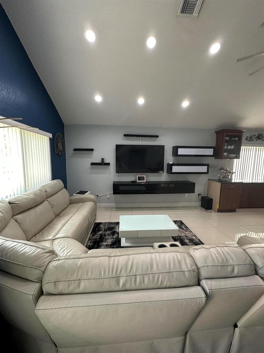 8 Elton Place, Boynton Beach, FL 33426 photo 2