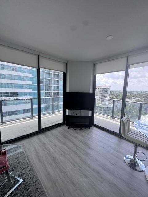 121 NE 34th St # 1001, Miami, FL 33137 photo 2