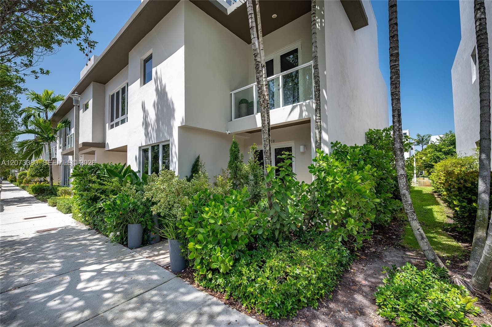 6428 NW 104th Ct, Doral, FL 33178 photo 2