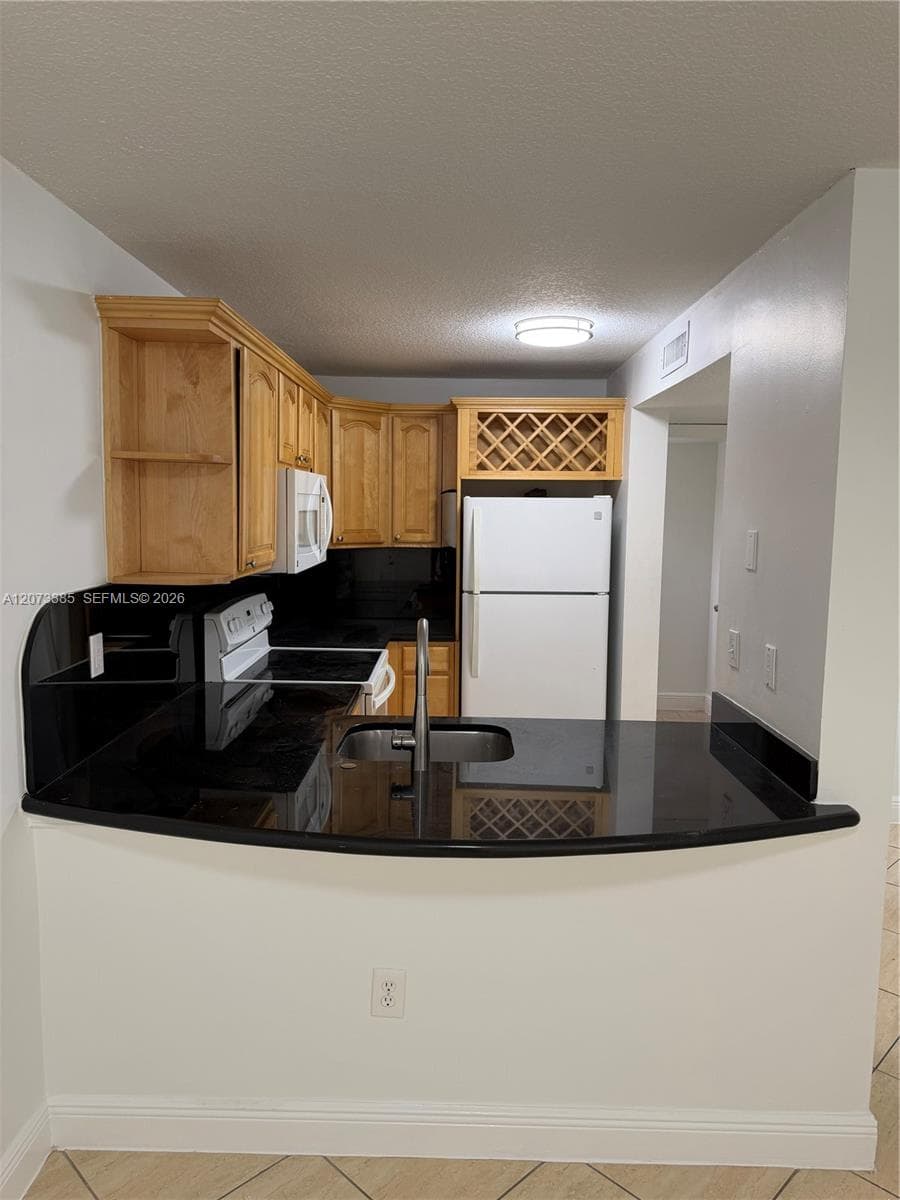 210 SW 11th St # 204, Miami, FL 33130 photo 3