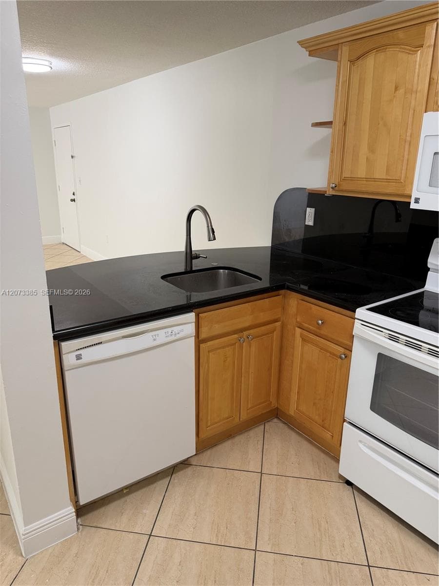 210 SW 11th St # 204, Miami, FL 33130 photo 5