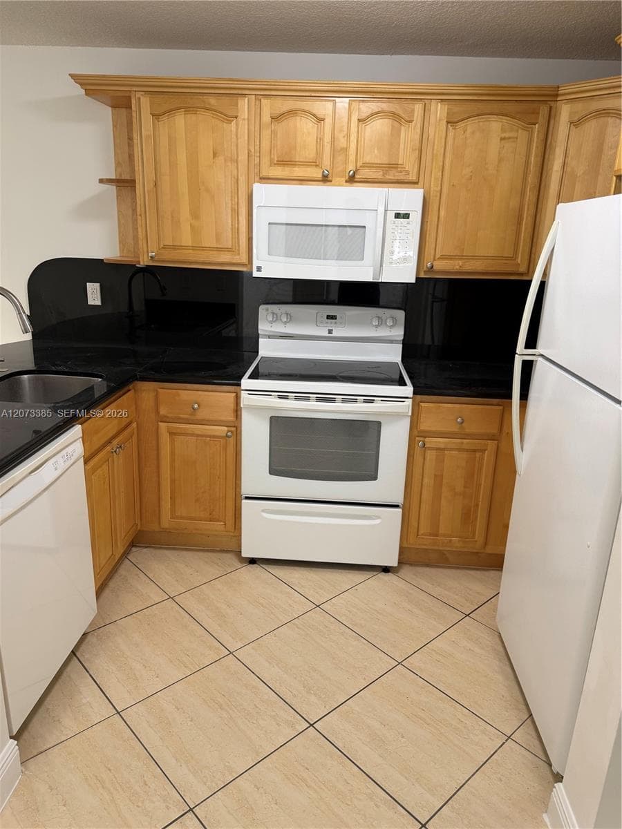 210 SW 11th St # 204, Miami, FL 33130 photo 4