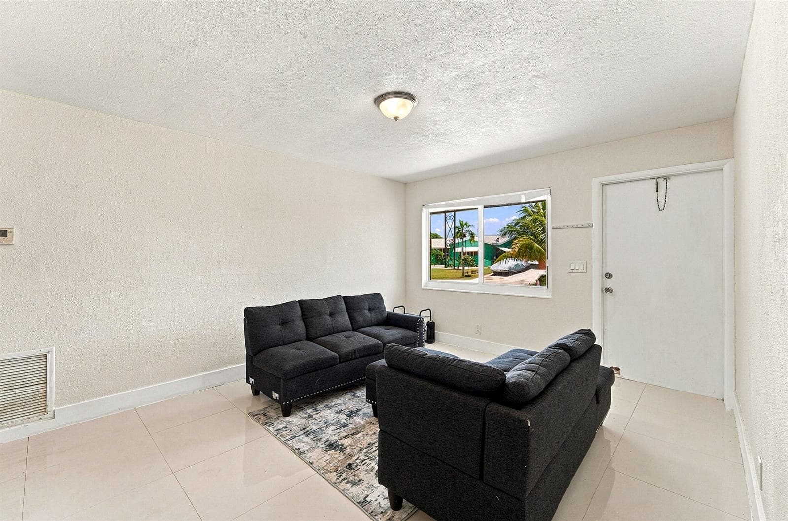1010 Pinetree Drive, Lantana, FL 33462 photo 2
