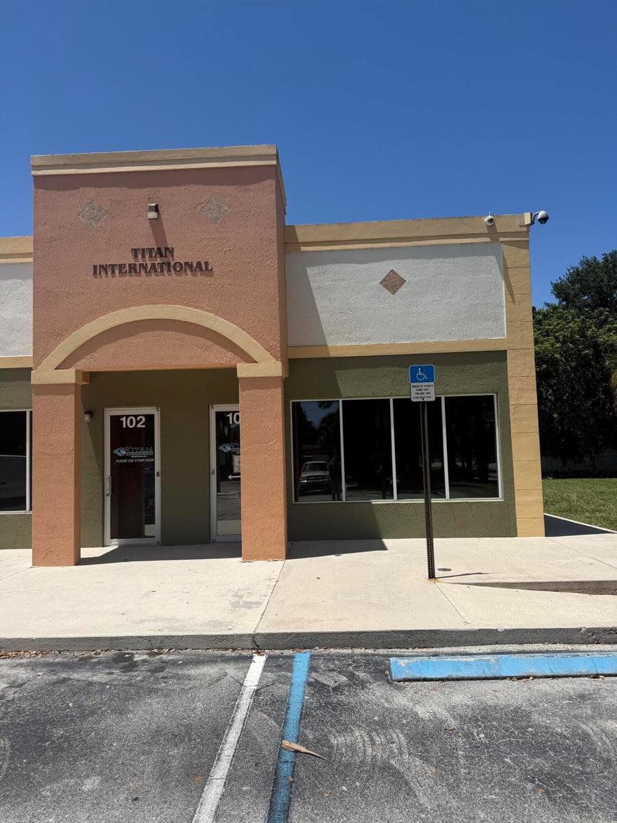 1975 SANSBURYS Way # 1, West Palm Beach, FL 33411