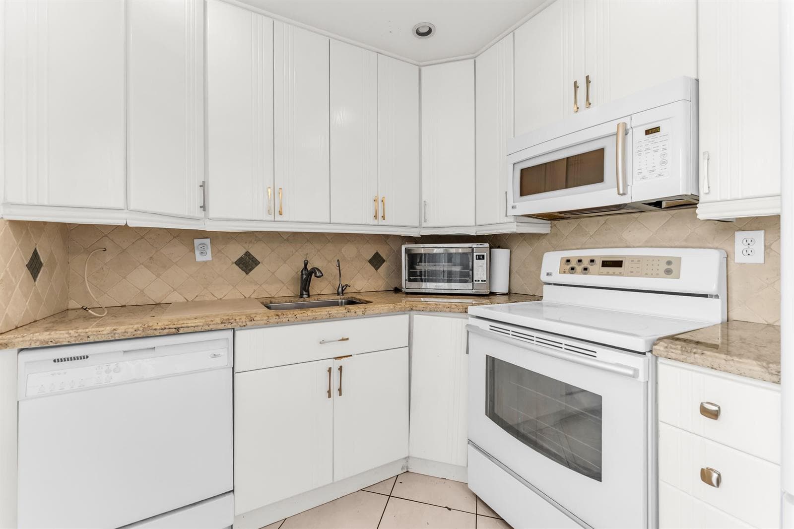 572 Flanders L # 572, Delray Beach, FL 33484 photo 2