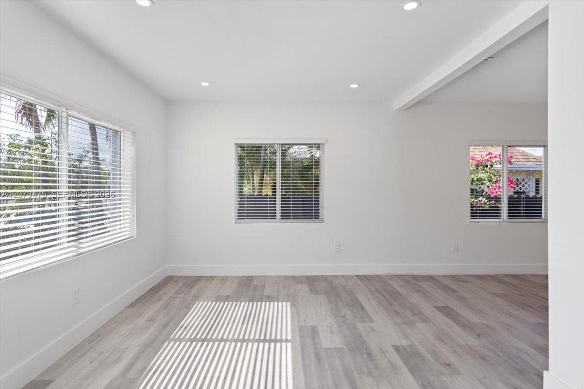 449 E 10th St, Hialeah, FL 33010 photo 4