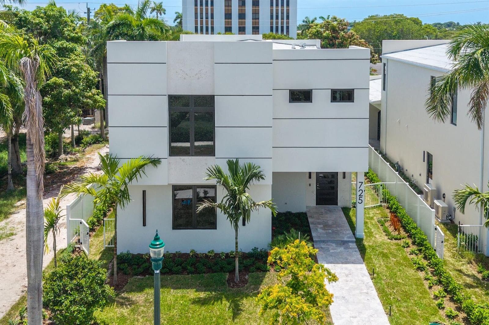 725 SE 4TH Avenue, Delray Beach, FL 33483 photo 2