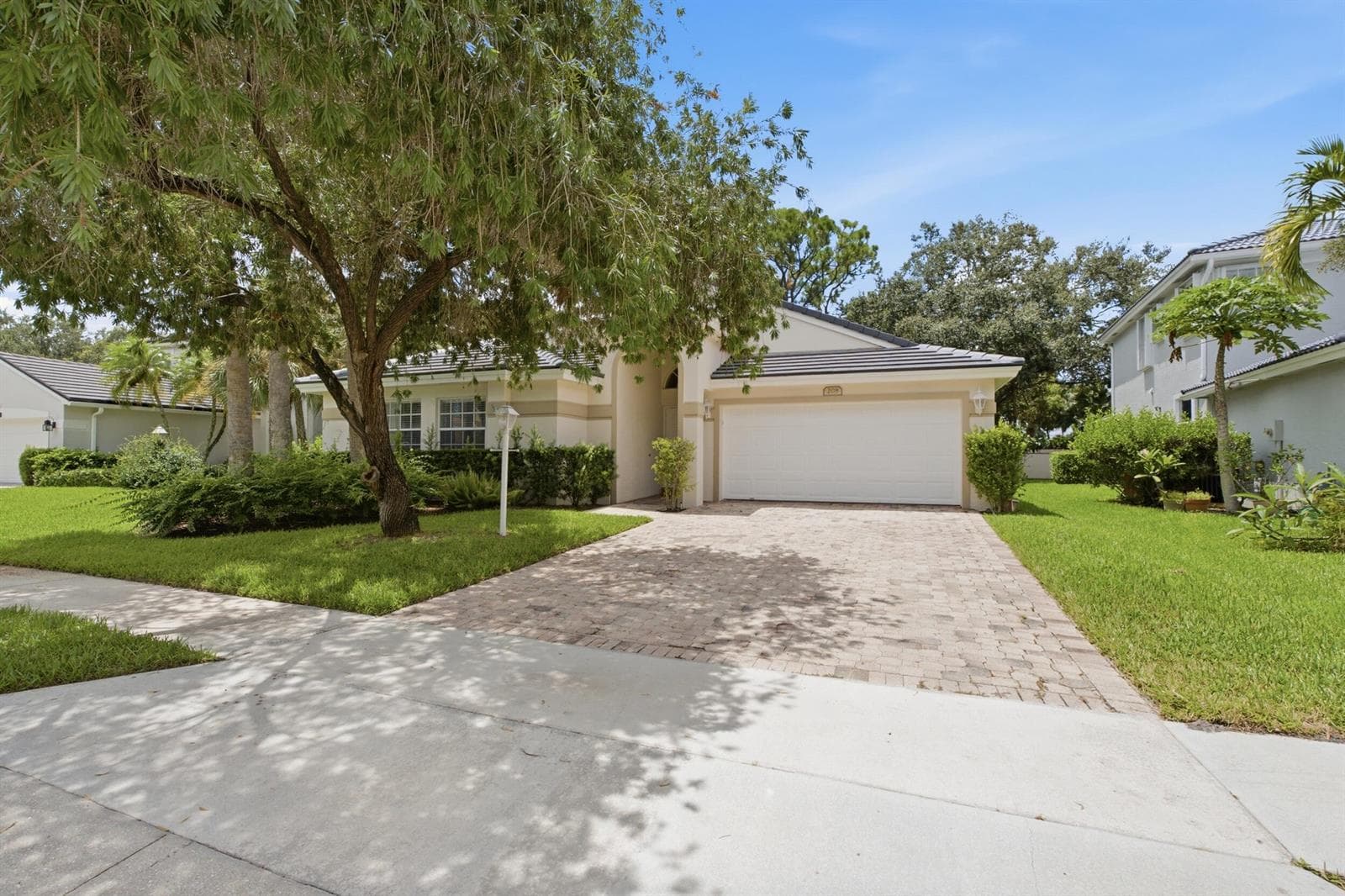 208 Jones Creek Drive, Jupiter, FL 33458 photo 2