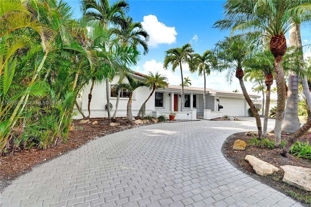 612 Hibiscus Dr, Hallandale Beach, FL 33009 photo 2
