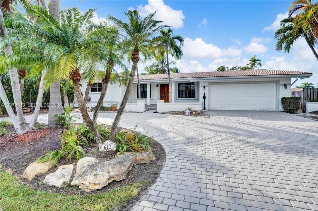 612 Hibiscus Dr, Hallandale Beach, FL 33009 photo 3