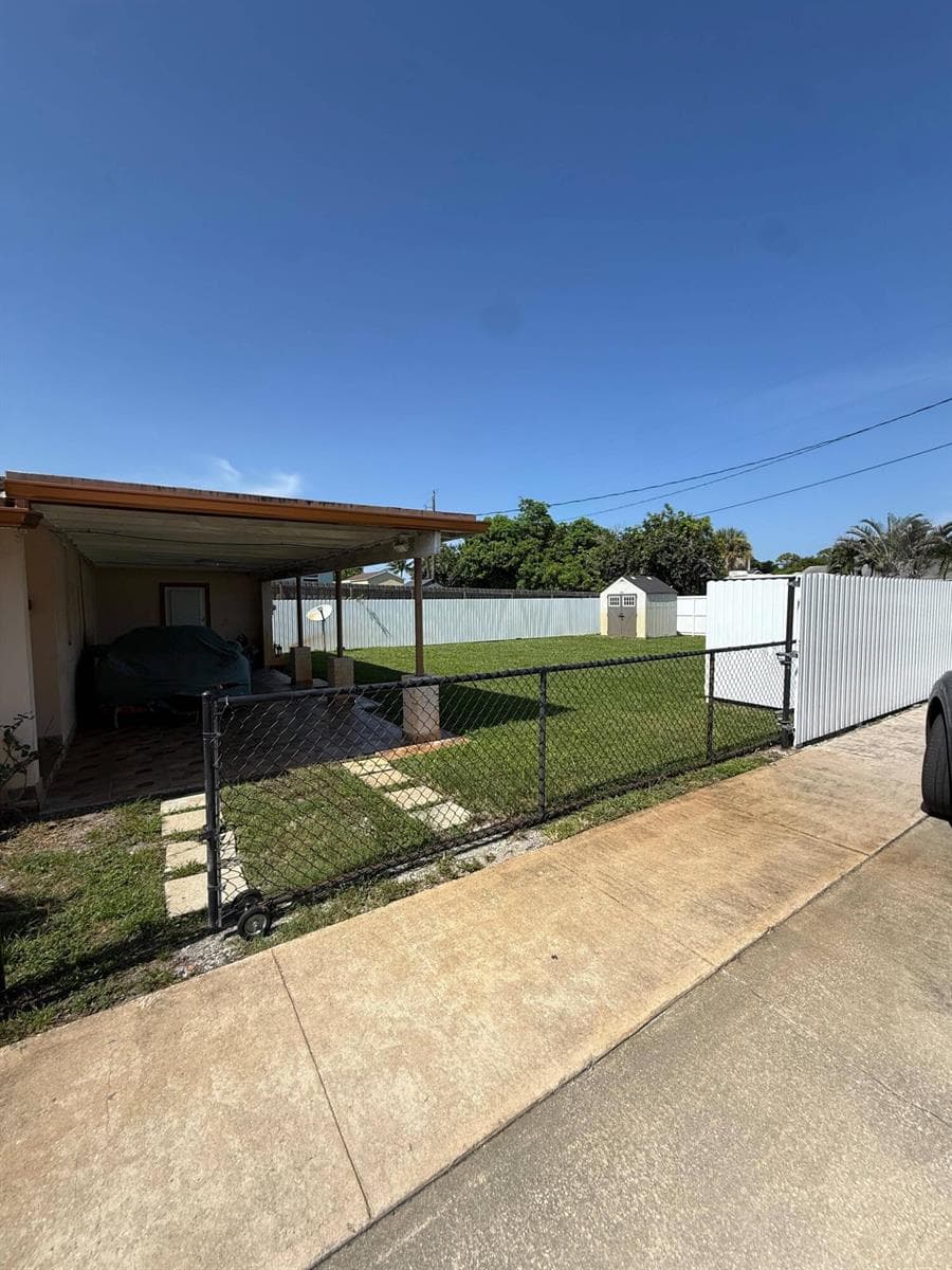 302 WALKER Avenue, FL 33463 photo 2