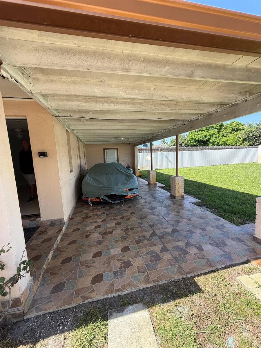 302 WALKER Avenue, FL 33463 photo 3