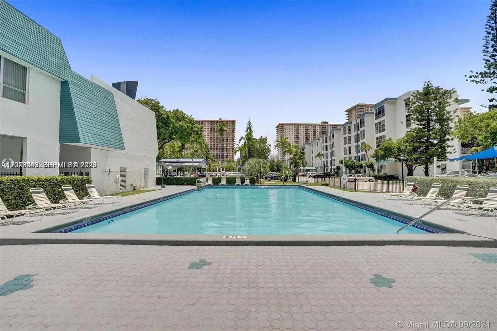 17560 Atlantic Blvd # 405, Sunny Isles Beach, FL 33160 photo 3