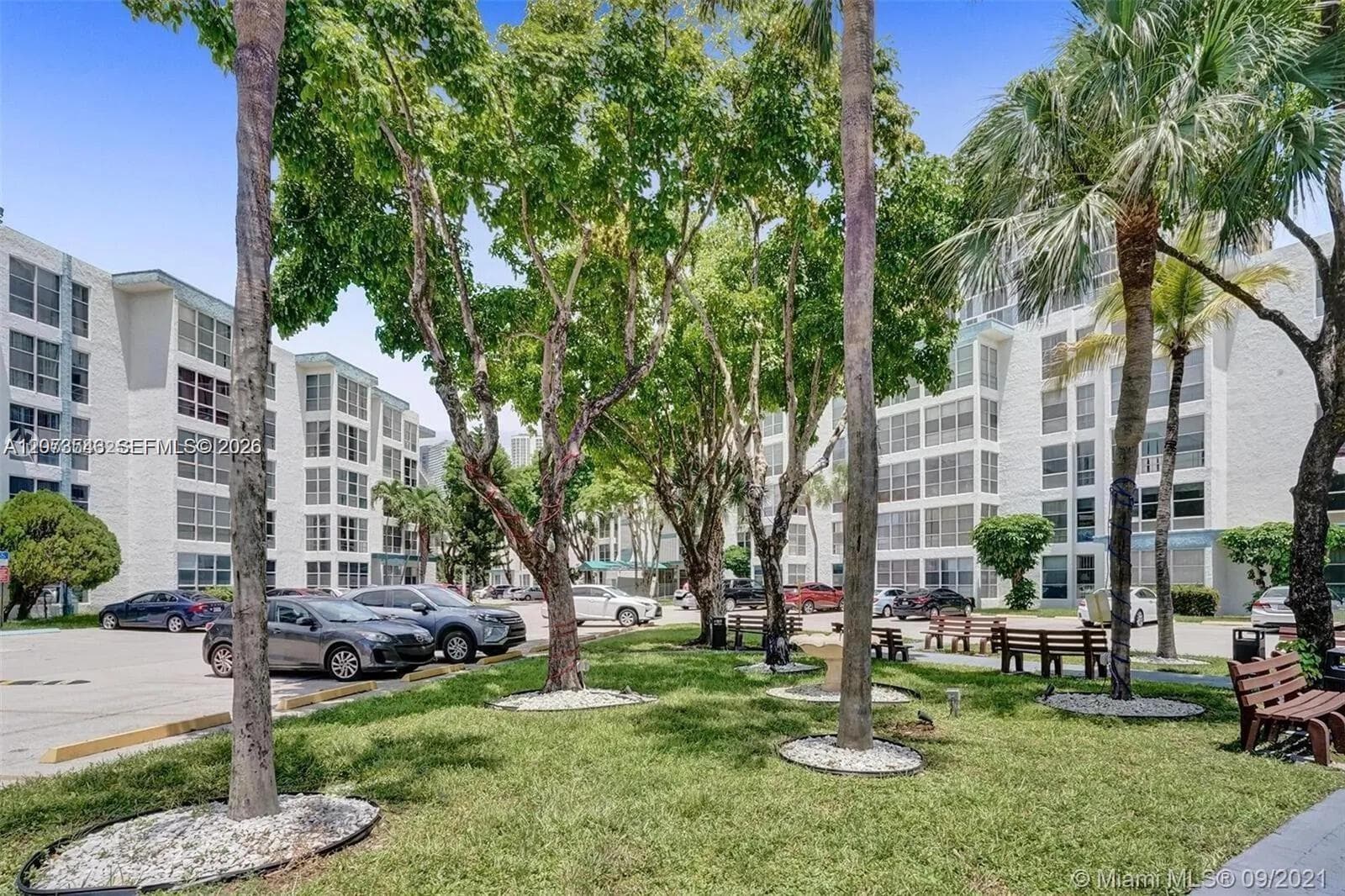 17560 Atlantic Blvd # 405, Sunny Isles Beach, FL 33160 photo 5