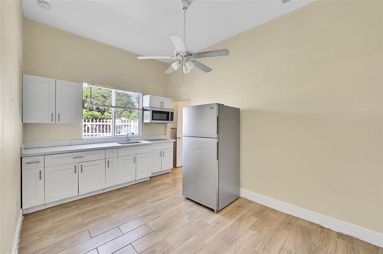 526 NW 15TH Way, Fort Lauderdale, FL 33311 photo 4