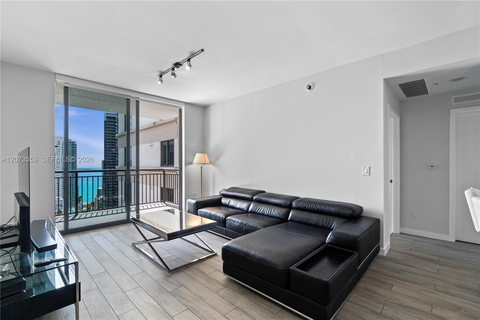 999 SW 1st Ave # 3307, Miami, FL 33130 photo 2