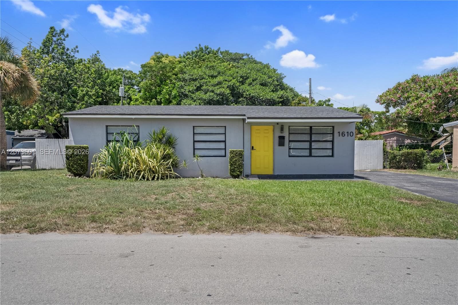 1610 S 24th Ct, Hollywood, FL 33020 photo 4