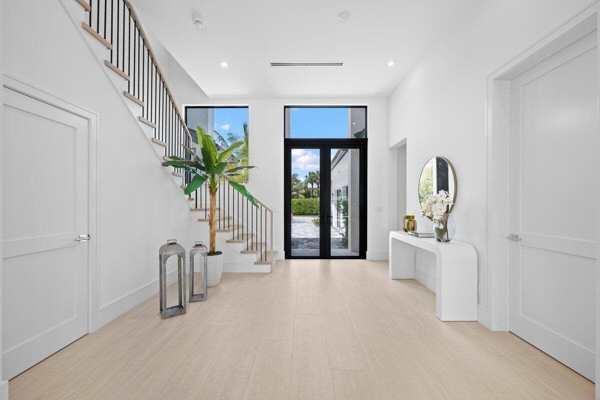 325 W Riverside Drive, Jupiter, FL 33469 photo 3