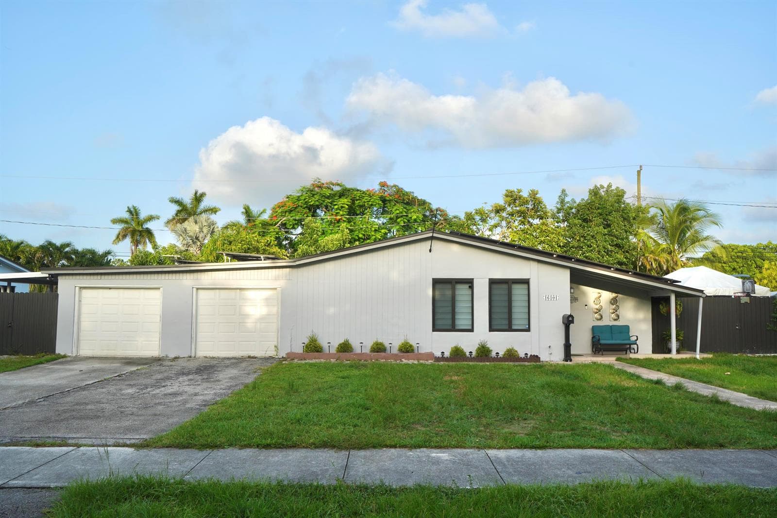 16101 SW 98th Avenue, Miami, FL 33157