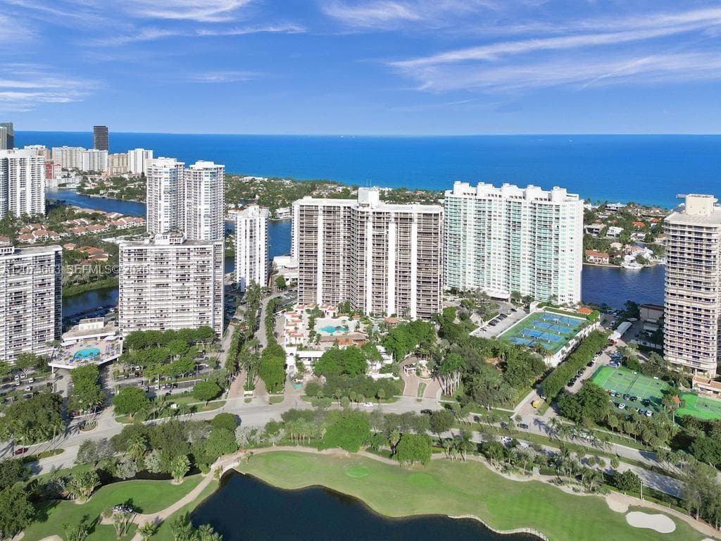 20281 E Country Club Dr # 404, Aventura, FL 33180