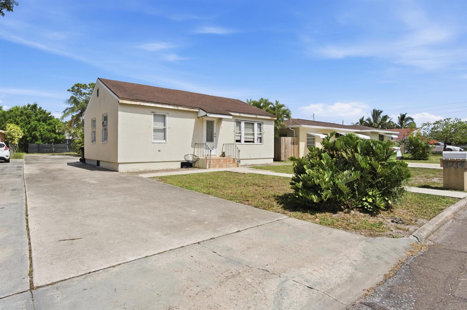1214 N C Street, FL 33460 photo 2