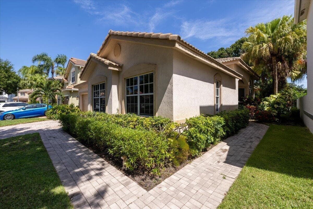 4841 N CLASSICAL Boulevard, Delray Beach, FL 33445 photo 3