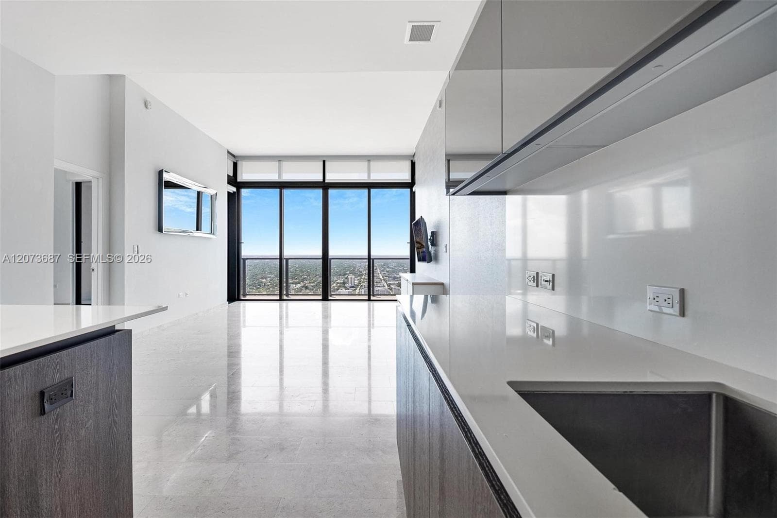 88 SW 7th St # 4004, Miami, FL 33130 photo 2