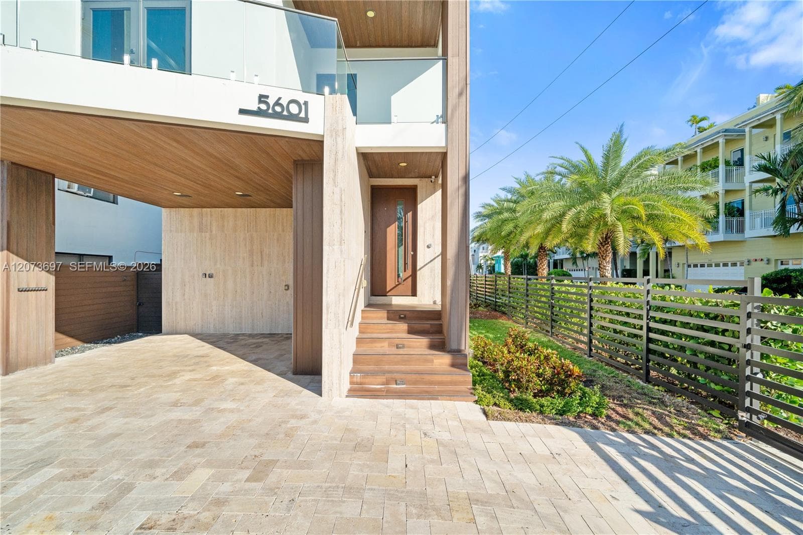 5601 N Ocean Dr, Hollywood, FL 33019 photo 2