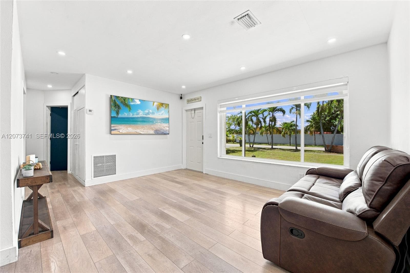 681 W 55th Pl, Hialeah, FL 33012 photo 3