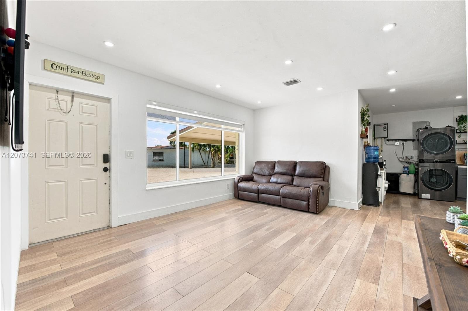 681 W 55th Pl, Hialeah, FL 33012 photo 4