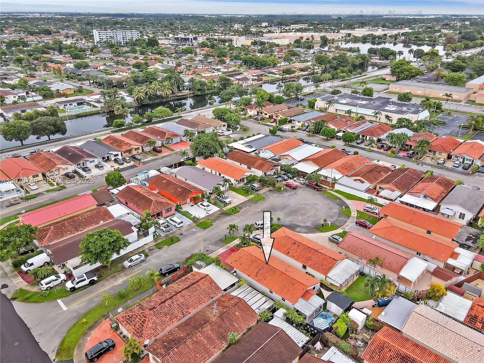 980 W 43rd Pl, Hialeah, FL 33012 photo 2
