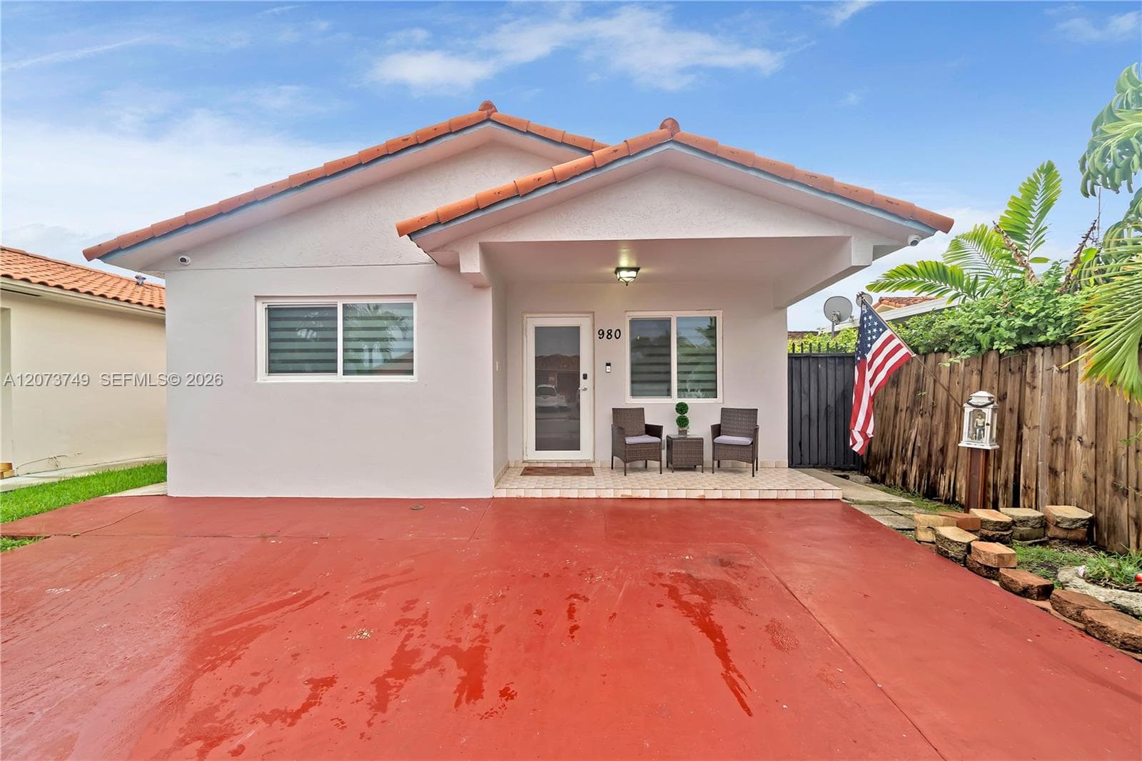 980 W 43rd Pl, Hialeah, FL 33012