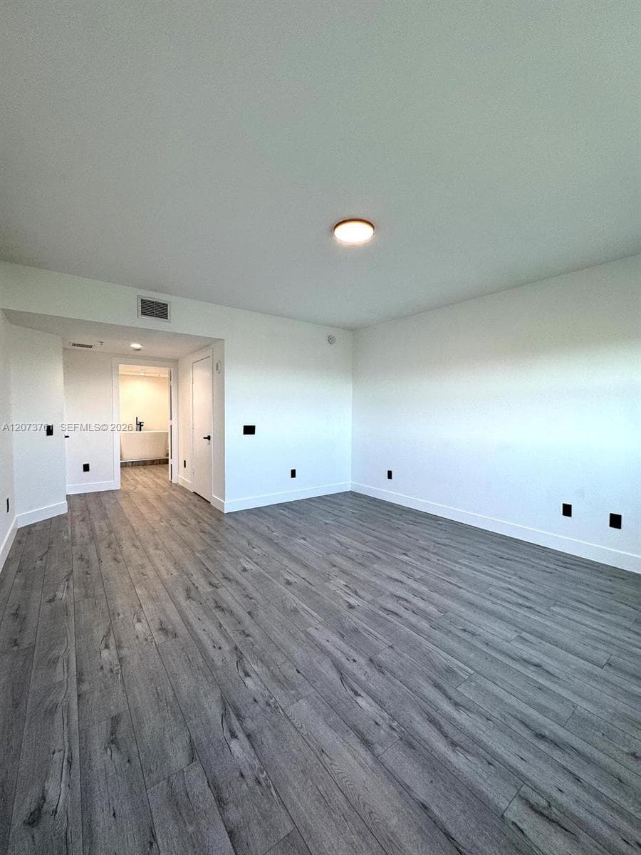15051 Royal Oaks Ln # 1403, North Miami, FL 33181 photo 3
