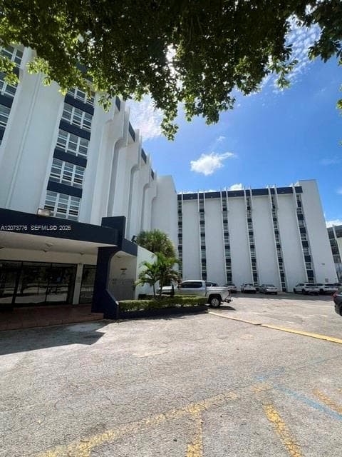 9682 Fontainebleau Blvd # 103, Miami, FL 33172 photo 3