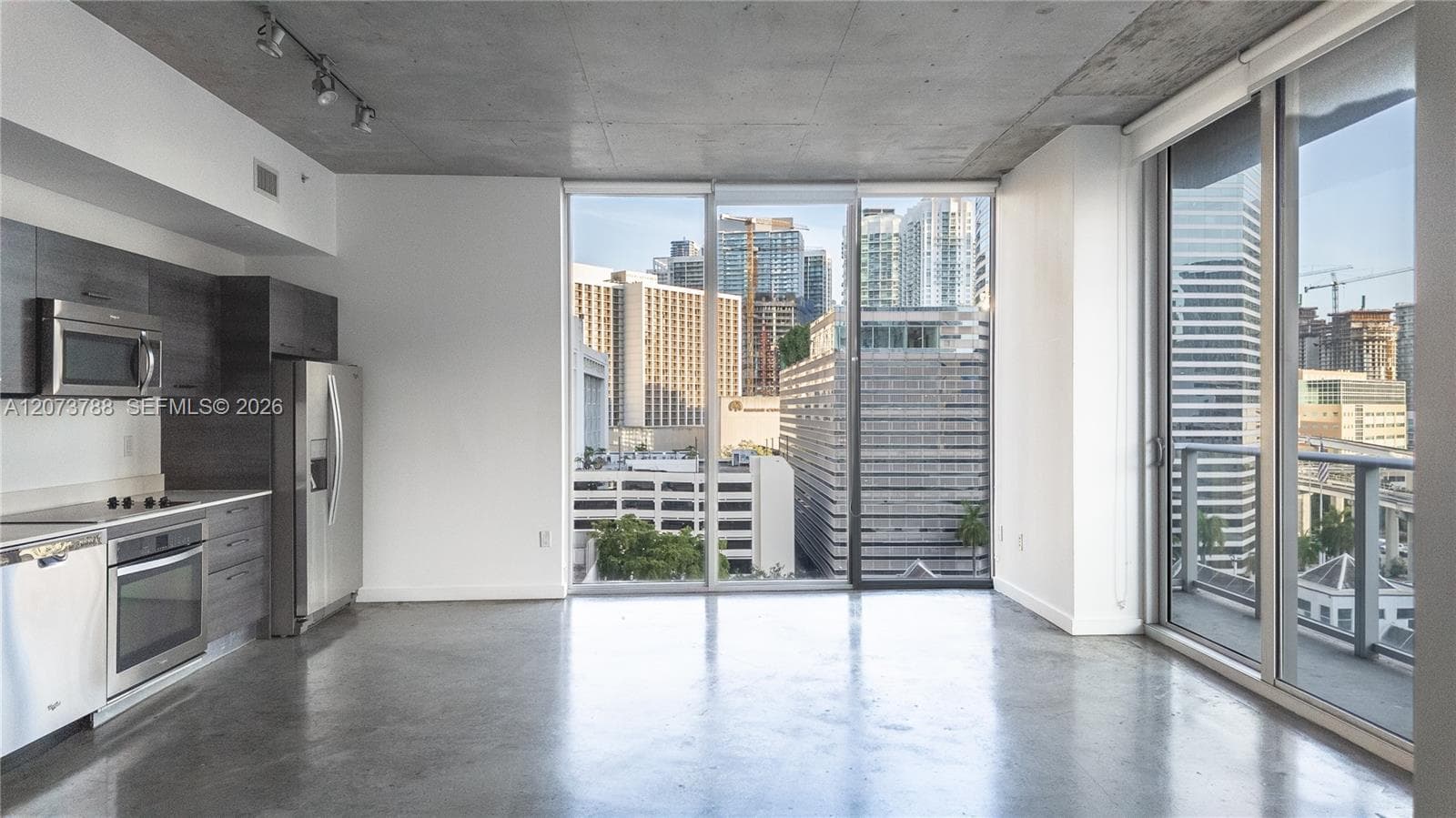 151 SE 1st St # 811, Miami, FL 33131 photo 2