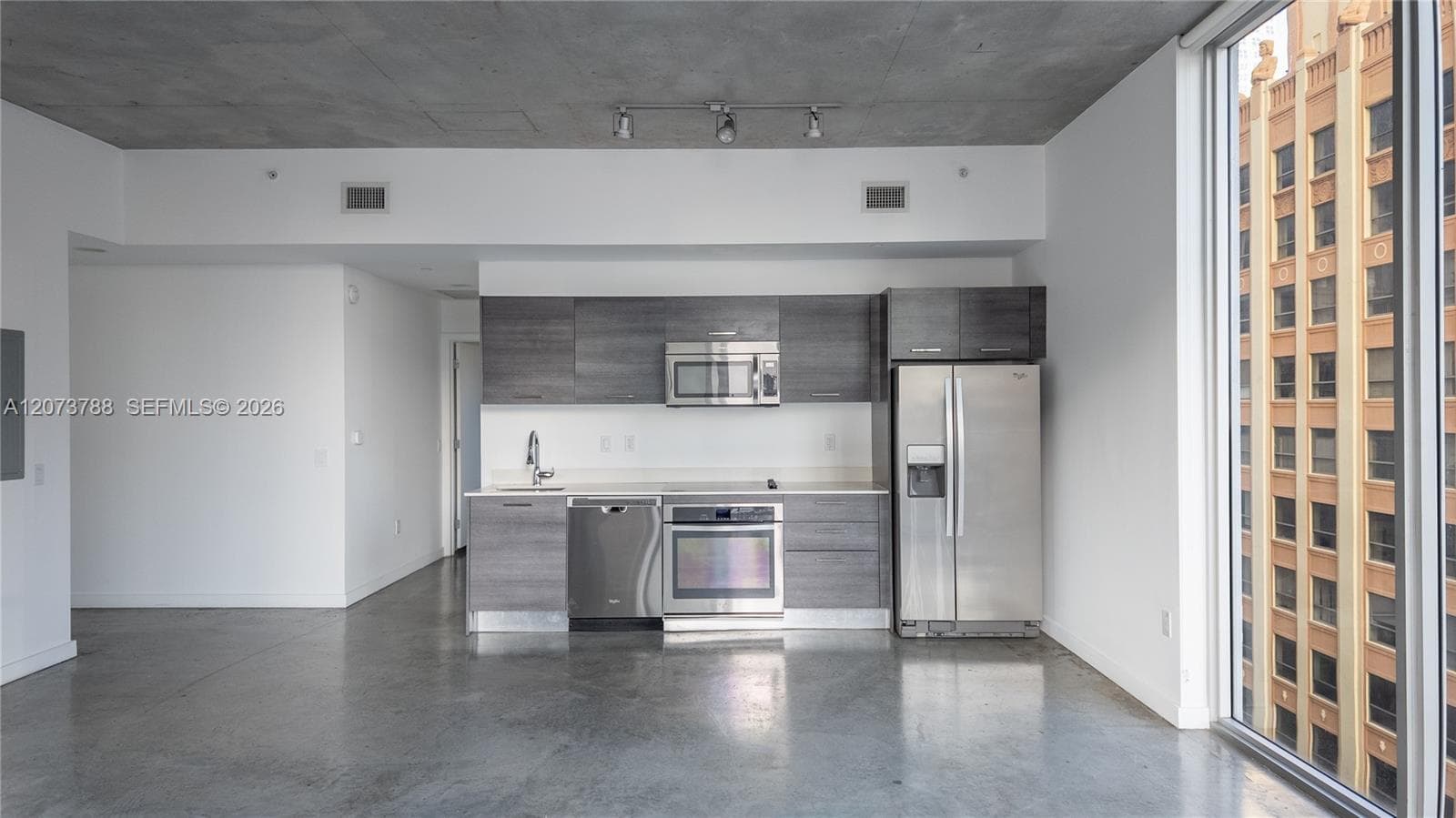 151 SE 1st St # 811, Miami, FL 33131 photo 4