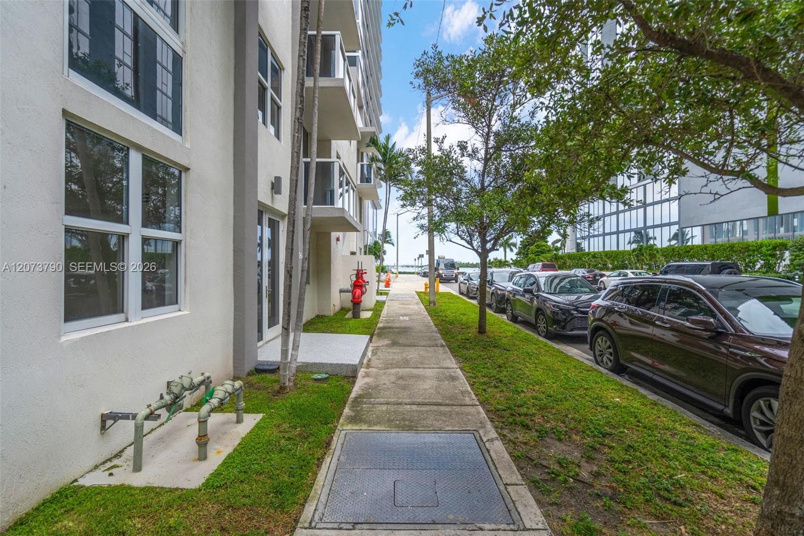 601 NE 23rd St # TH4, Miami, FL 33137 photo 2