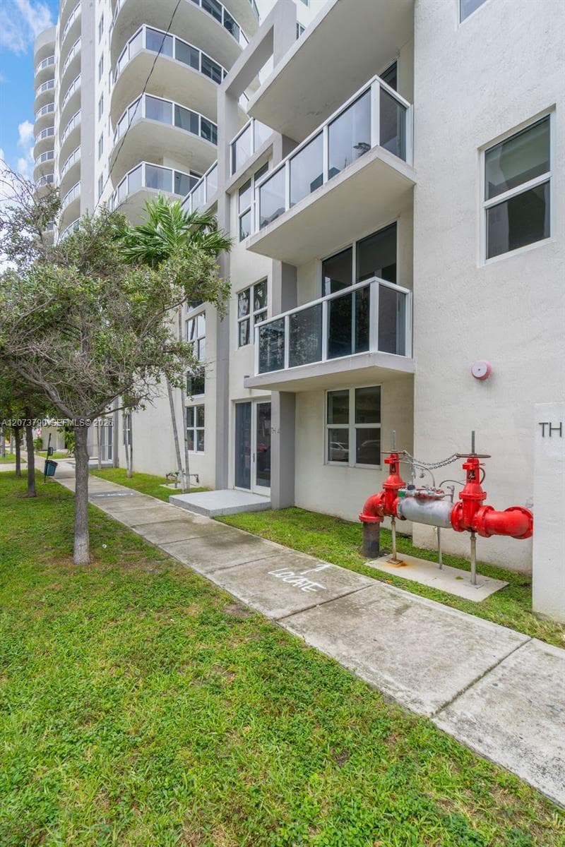 601 NE 23rd St # TH4, Miami, FL 33137 photo 3