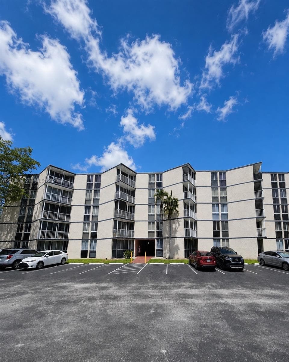7075 NW 186th St # C208, Hialeah, FL 33015