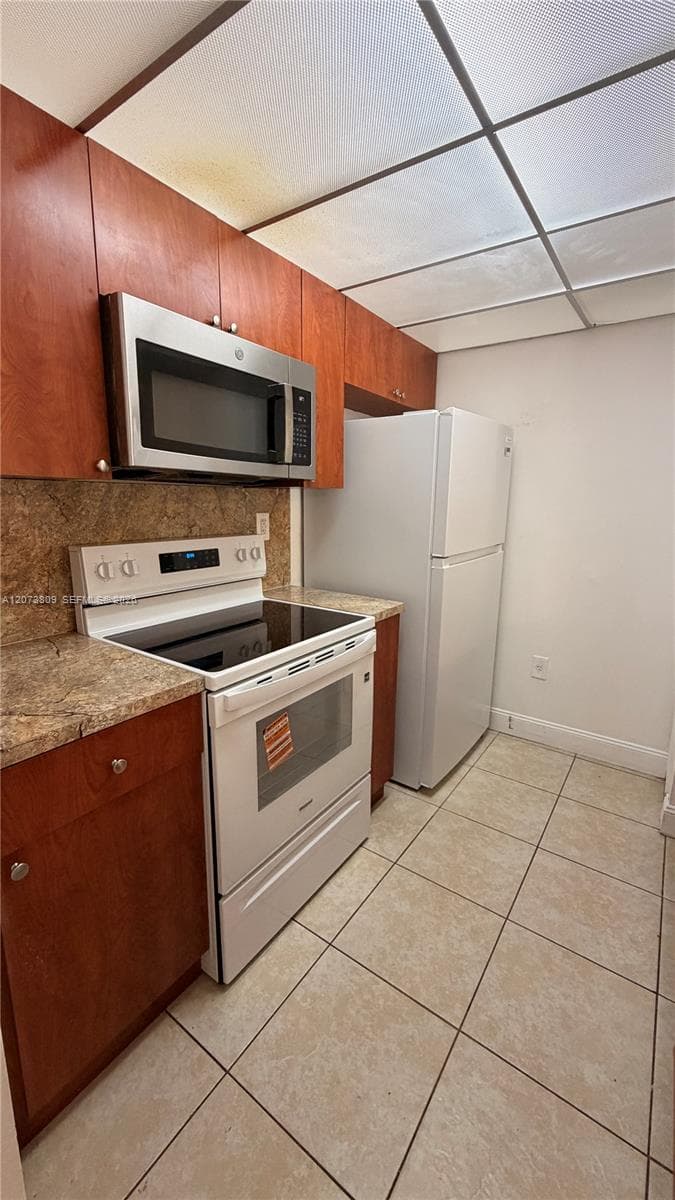 7075 NW 186th St # C208, Hialeah, FL 33015 photo 4