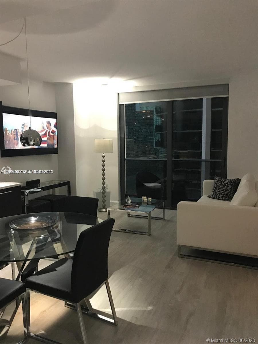 55 SW 9th St # 2307, Miami, FL 33130 photo 4