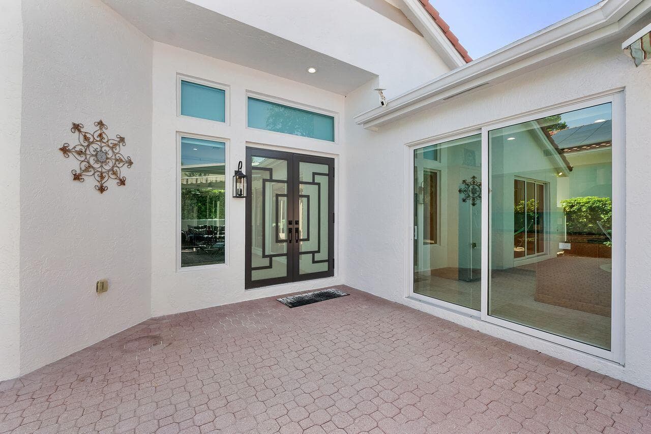 1081 BEL AIRE Drive E, Pembroke Pines, FL 33027 photo 4