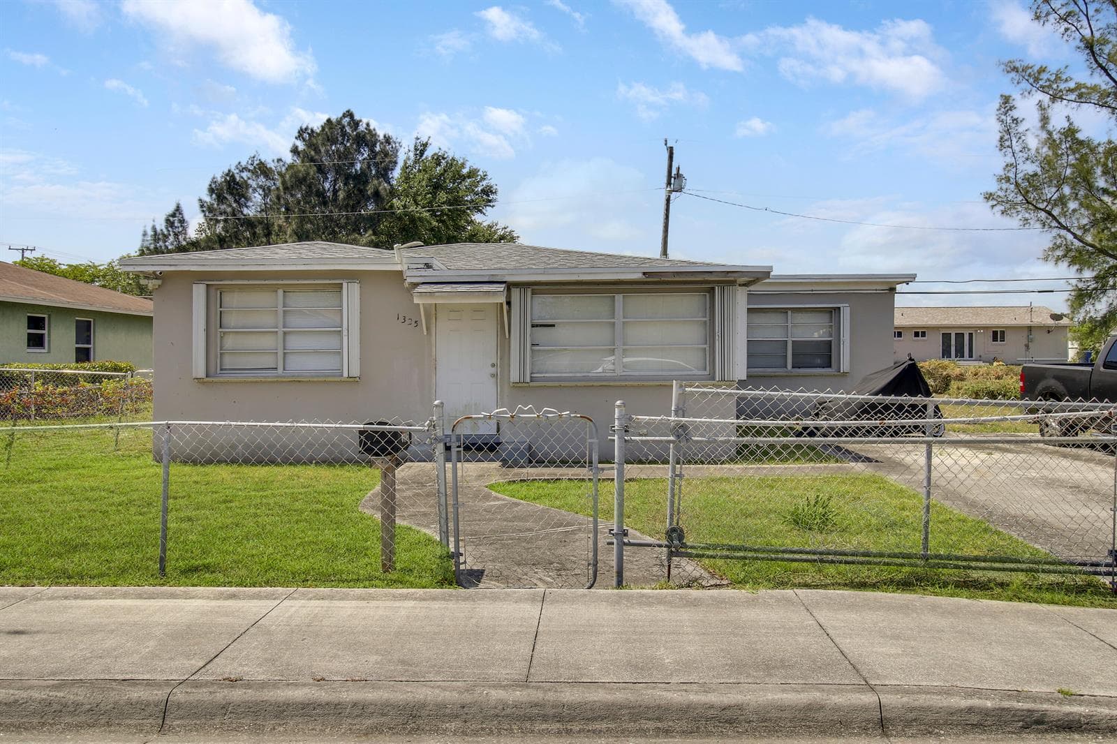 1325 W 32ND Street, Riviera Beach, FL 33404 photo 2