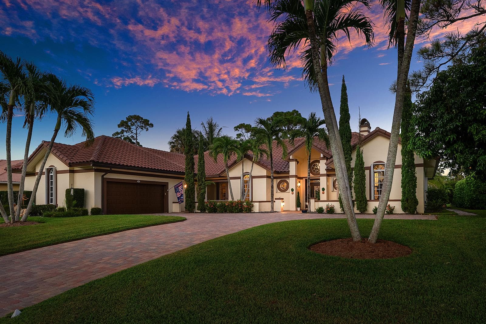 586 N Country Club Drive, Atlantis, FL 33462 photo 2
