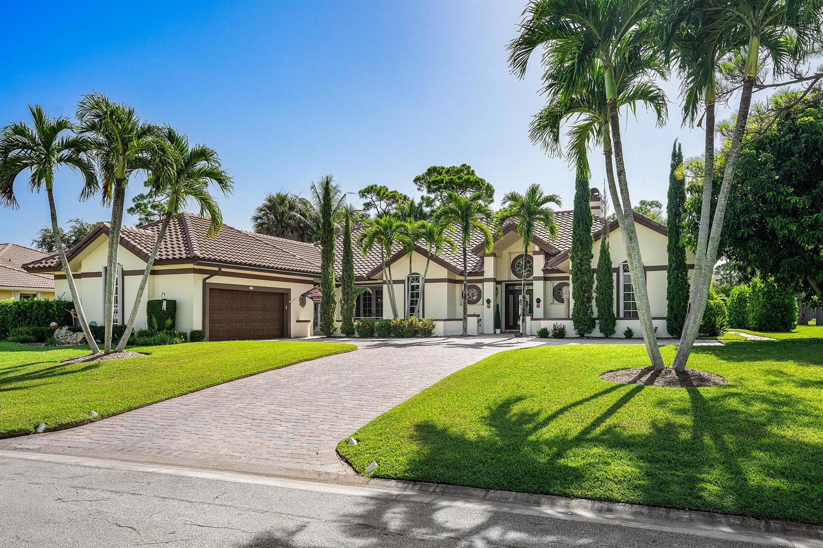 586 N Country Club Drive, Atlantis, FL 33462 photo 3