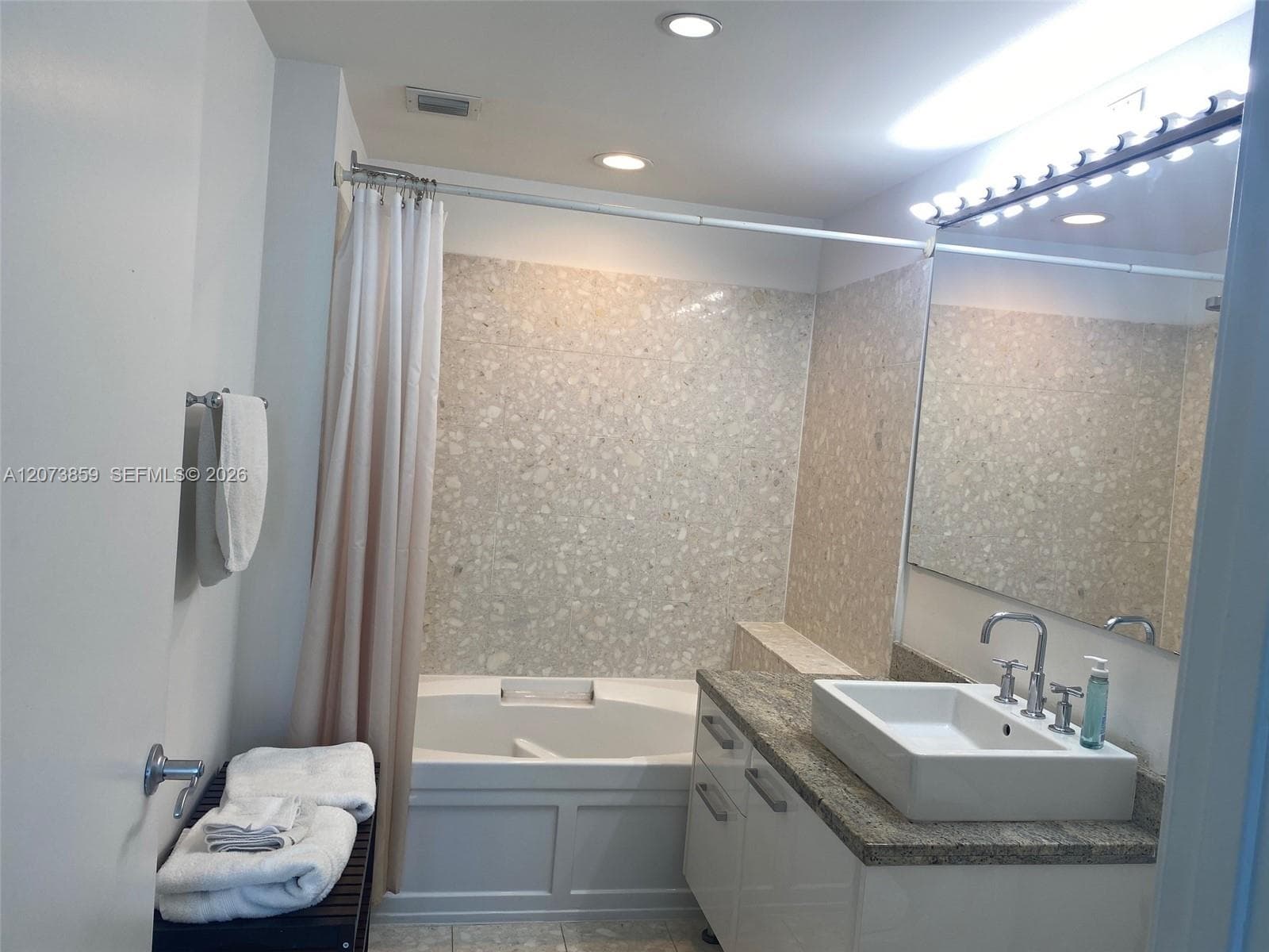 185 SW 7th St # 1607, Miami, FL 33130 photo 5