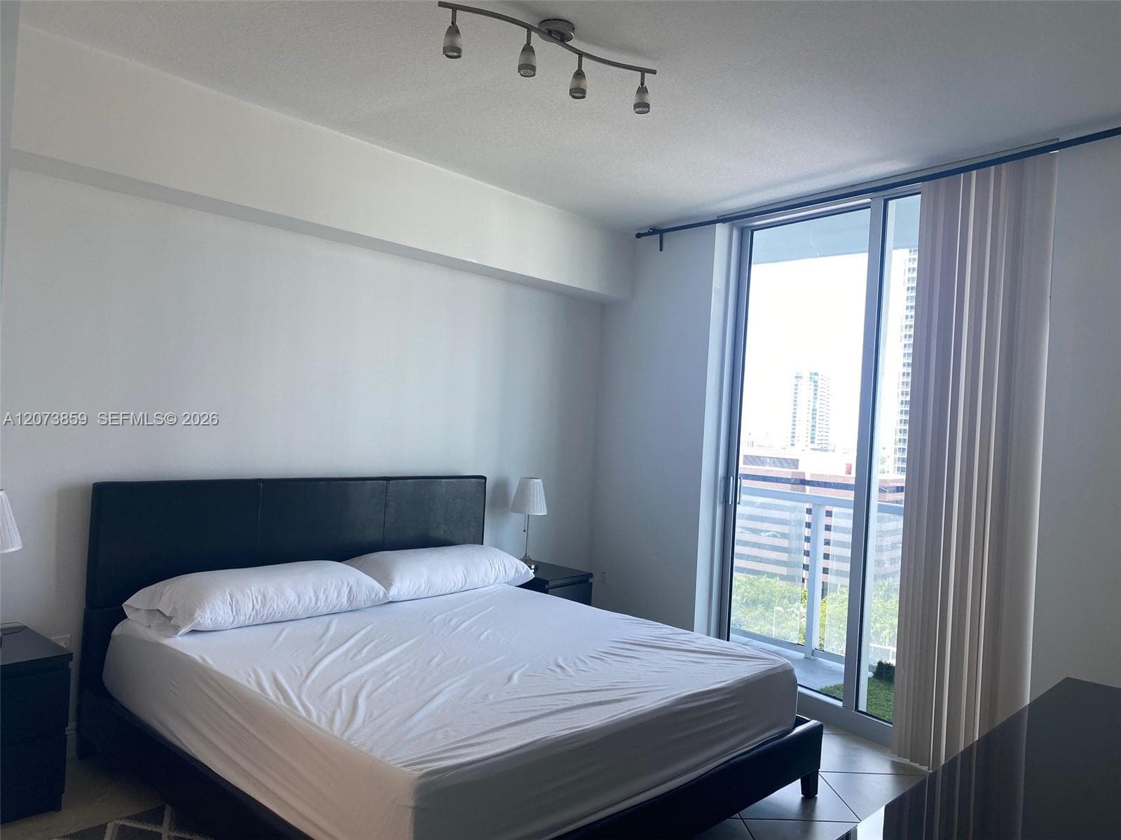 185 SW 7th St # 1607, Miami, FL 33130 photo 4